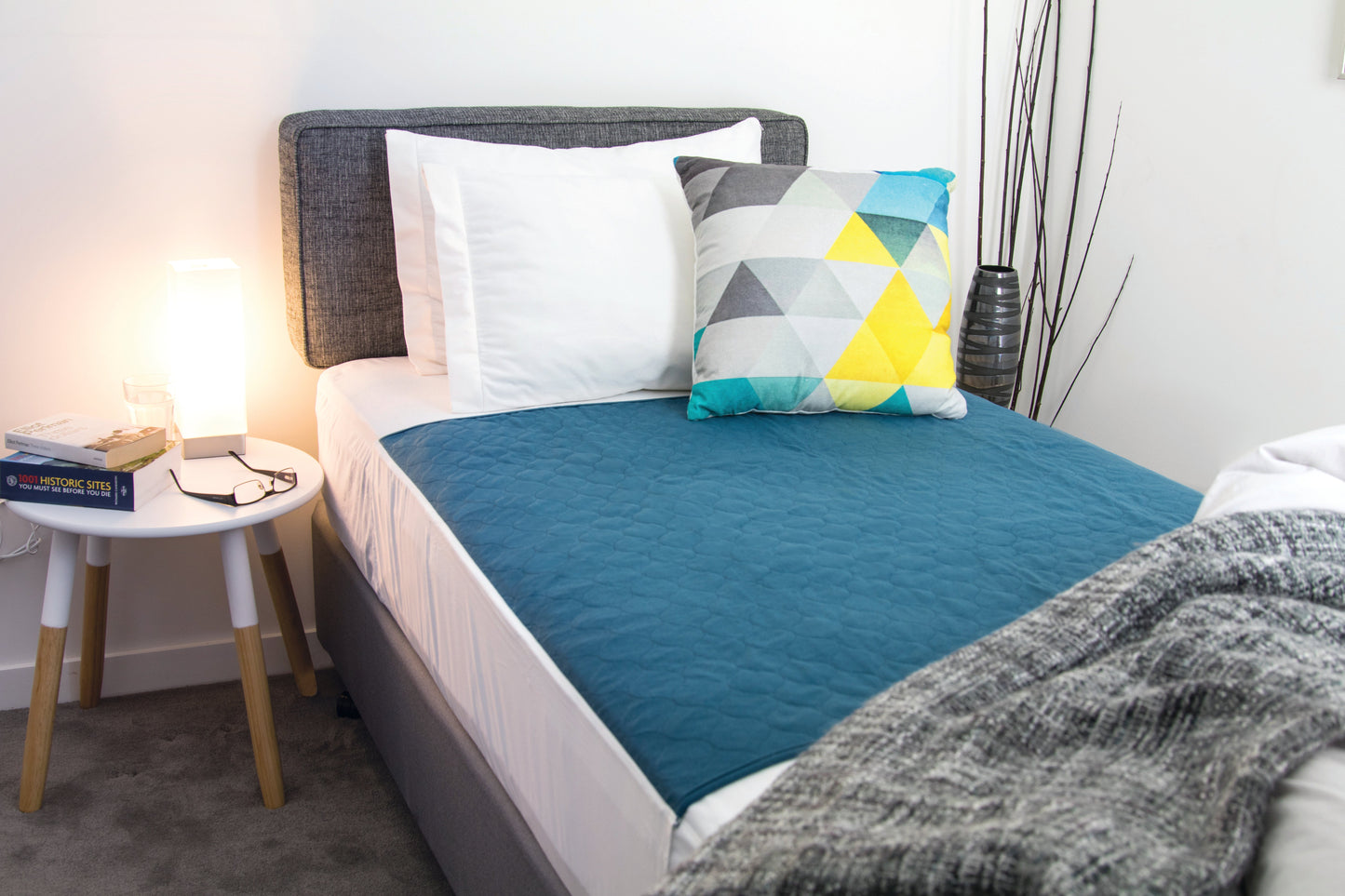 Bed Pad with tuck-ins 100 x 100 cm