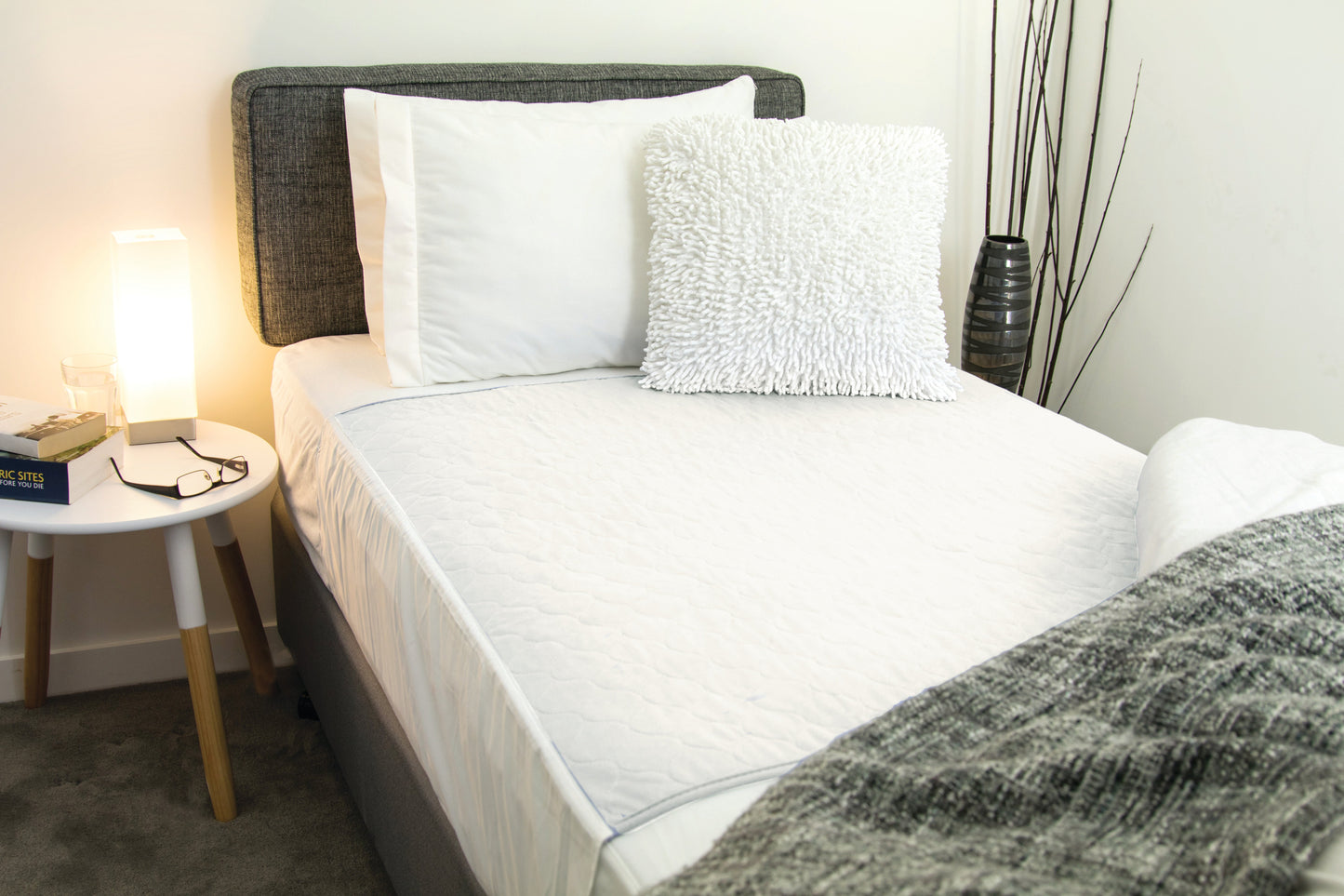 Bed Pad with tuck-ins 100 x 100 cm